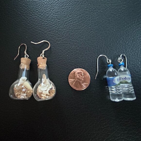 Set of 2 novelty earrings beach in a bottle & Volvic water bottles - Picture 4 of 4